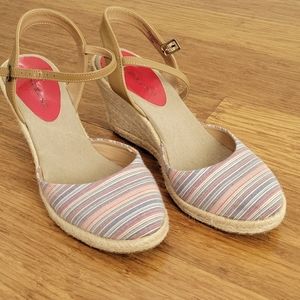 Bandolino wedge shoes, multicolor